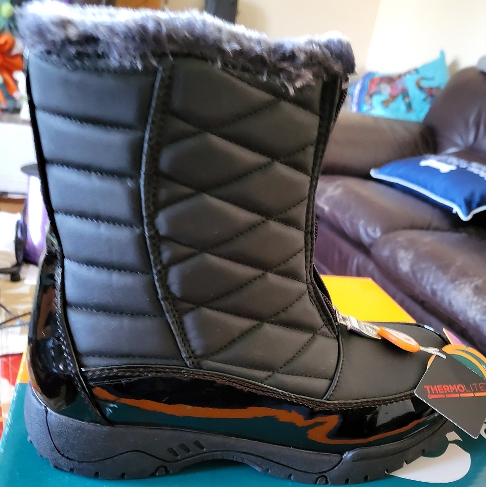 *Brand new Women's Sporto Waterproof Bootie